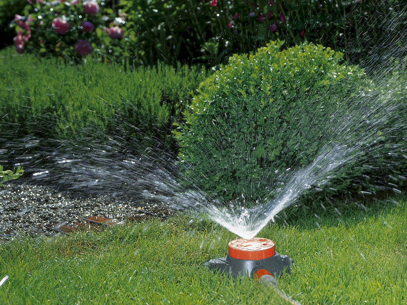 GARDENA Classic 6-Flächenregner Boogie im Einsatz